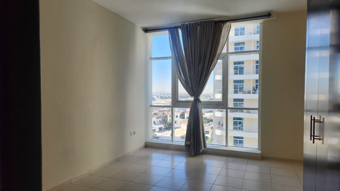 property-img
